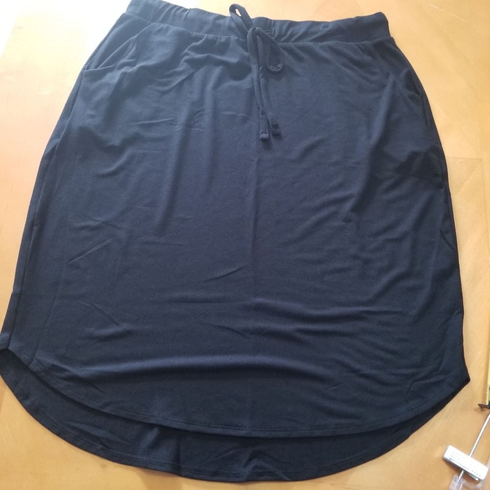Zenana Black Tulip Hem Skirt  2x
